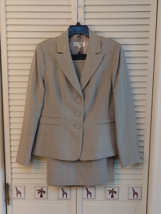 Evan Picone Dresses & Skirts - Evan Picone Beige Two-Piece Skirt Suit